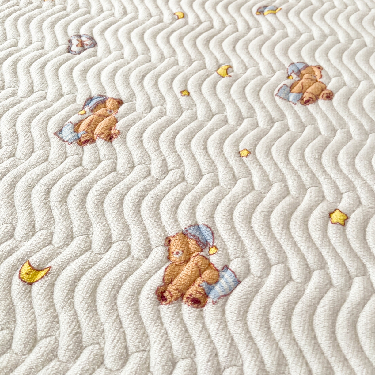 91家纺网 家纺一手货源 找家纺 蓝极人 2025新款牛奶绒印花床盖四季通用 床盖-暖熊星芒