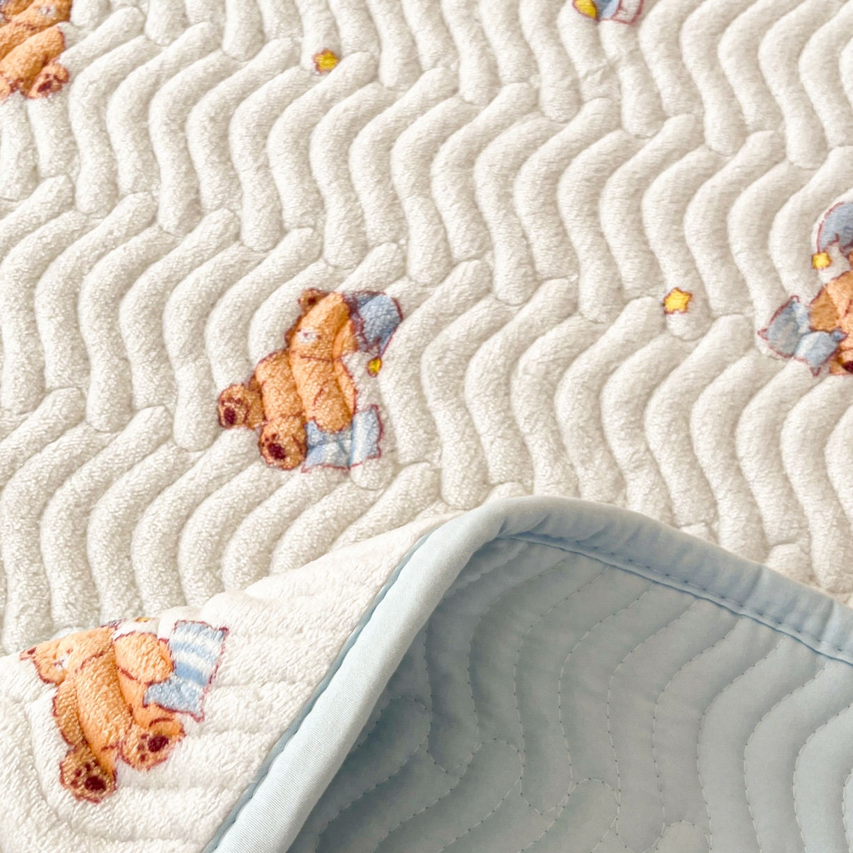 91家纺网 家纺一手货源 找家纺 蓝极人 2025新款牛奶绒印花床盖四季通用 床盖-暖熊星芒