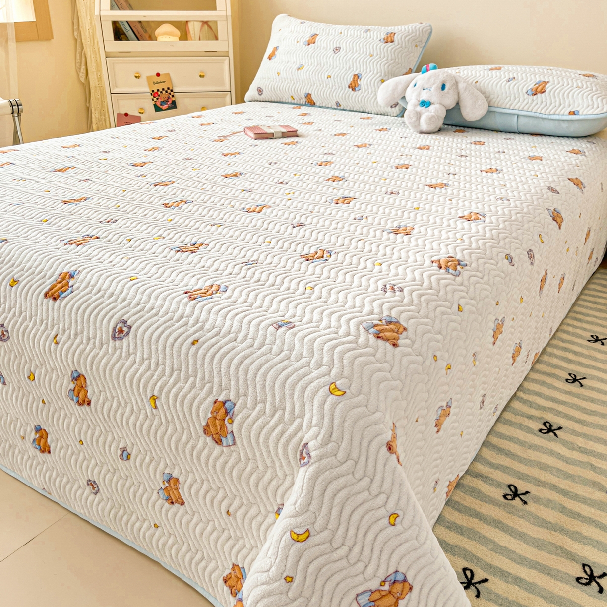 91家纺网 家纺一手货源 找家纺 蓝极人 2025新款牛奶绒印花床盖四季通用 床盖-暖熊星芒