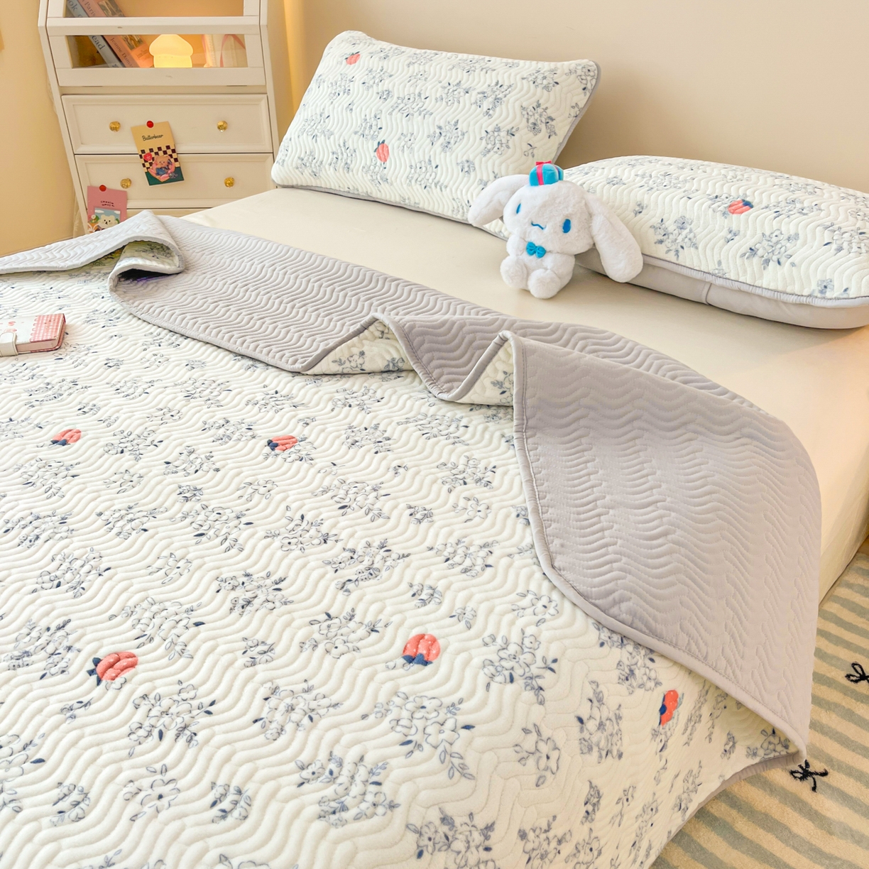 蓝极人 2025新款牛奶绒印花床盖四季通用 床盖-浅花莓语