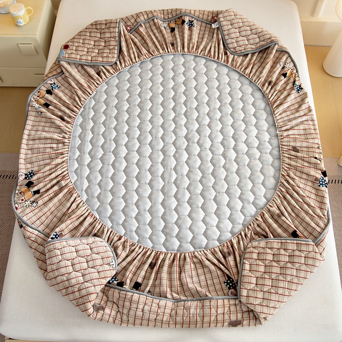 91家纺网 家纺一手货源 找家纺 情煊家纺 2025新款保暖牛奶绒夹棉床笠-花边款 蘑菇小兔