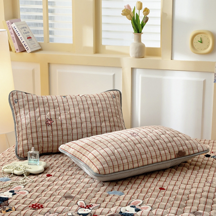 91家纺网 家纺一手货源 找家纺 情煊家纺 2025新款保暖牛奶绒夹棉床笠-花边款 蘑菇小兔