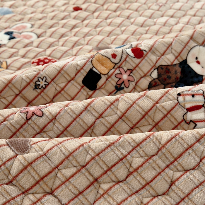 91家纺网 家纺一手货源 找家纺 情煊家纺 2025新款保暖牛奶绒夹棉床笠-花边款 蘑菇小兔