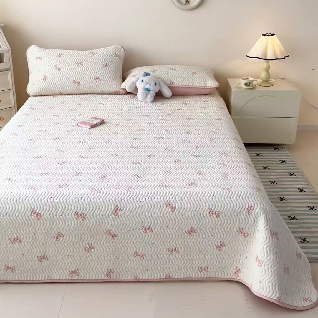 91家纺网 家纺一手货源 找家纺 蓝极人 2025新款牛奶绒印花床盖四季通用 床盖-桃漾绮梦