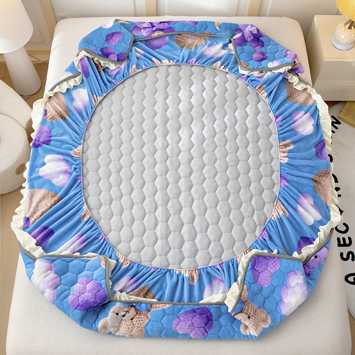 91家纺网 家纺一手货源 找家纺 情煊家纺 2025新款保暖牛奶绒夹棉床笠-花边款 童趣