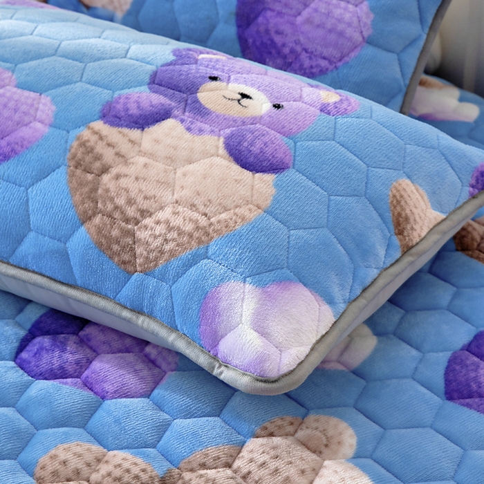 91家纺网 家纺一手货源 找家纺 情煊家纺 2025新款保暖牛奶绒夹棉床笠-花边款 童趣