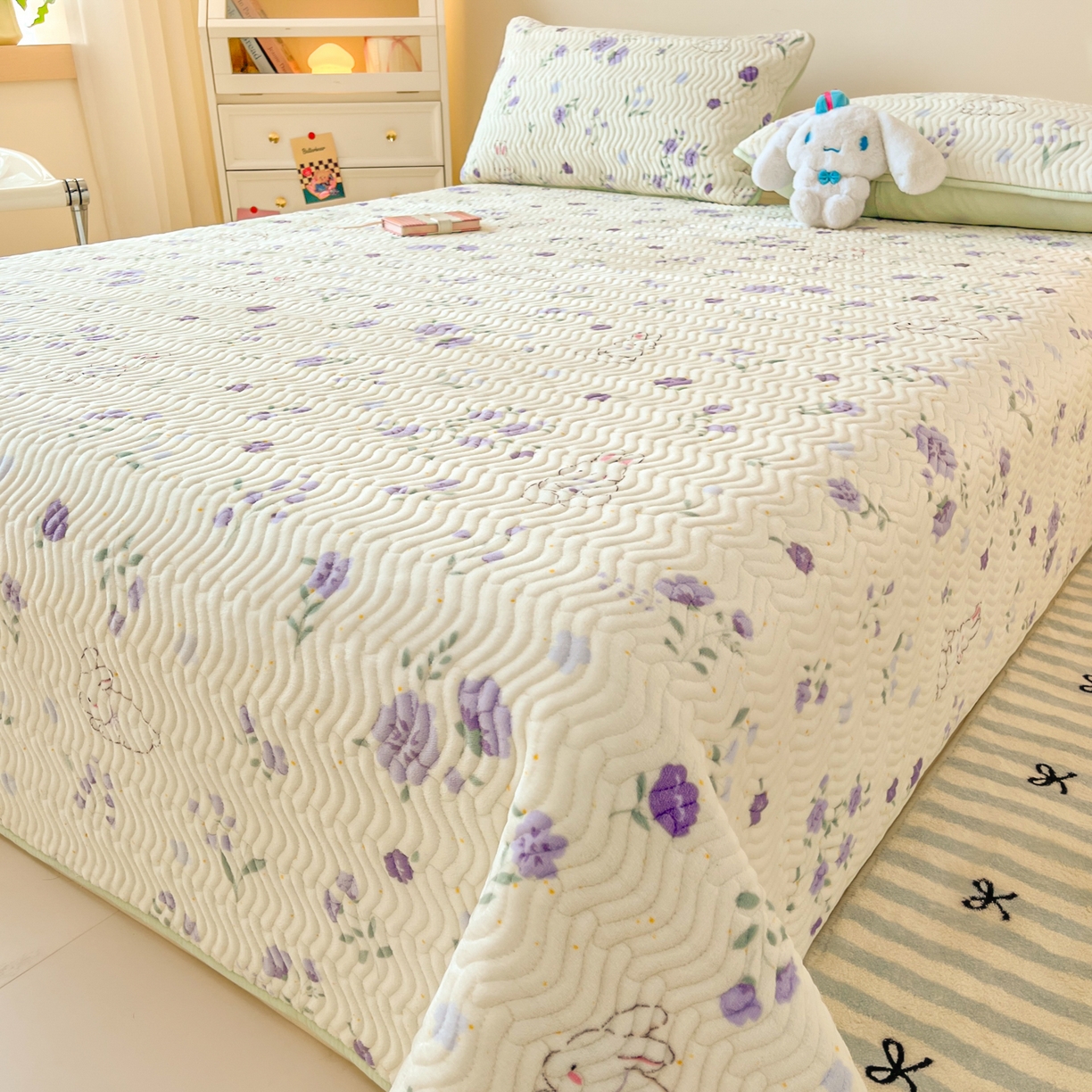 91家纺网 家纺一手货源 找家纺 蓝极人 2025新款牛奶绒印花床盖四季通用 床盖-兔眠花笺