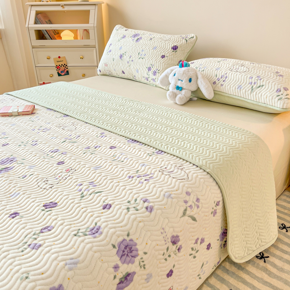 91家纺网 家纺一手货源 找家纺 蓝极人 2025新款牛奶绒印花床盖四季通用 床盖-兔眠花笺