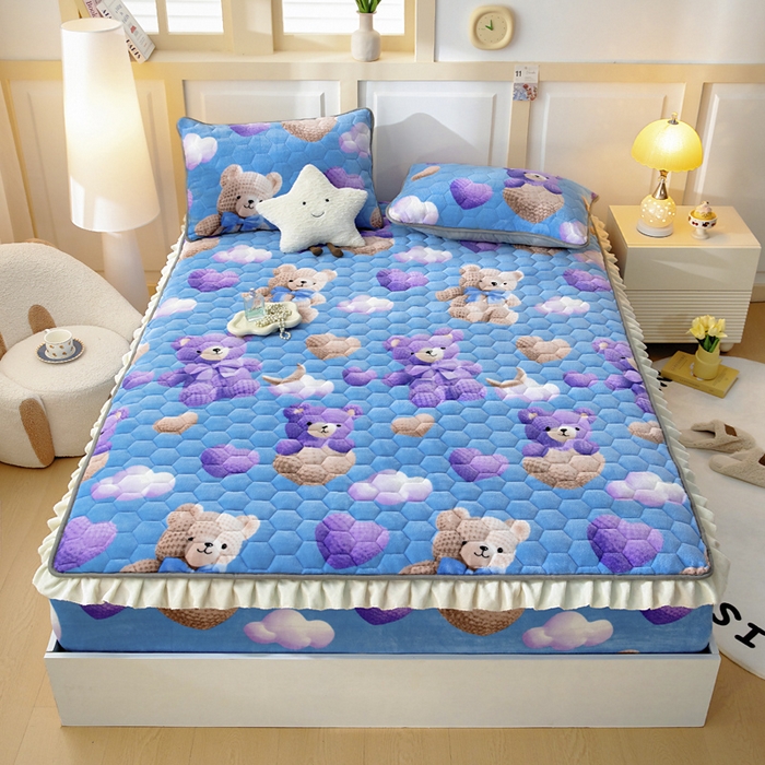 91家纺网 家纺一手货源 找家纺 情煊家纺 2025新款保暖牛奶绒夹棉床笠-花边款 童趣