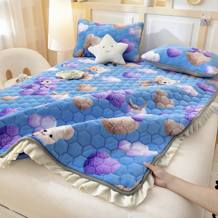 91家纺网 家纺一手货源 找家纺 情煊家纺 2025新款保暖牛奶绒夹棉床笠-花边款 童趣