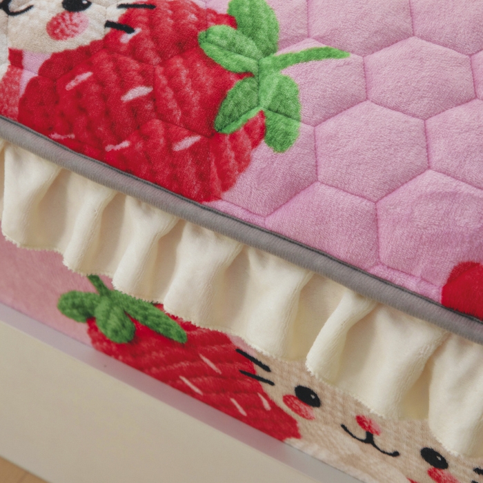 91家纺网 家纺一手货源 找家纺 情煊家纺 2025新款保暖牛奶绒夹棉床笠-花边款 童真