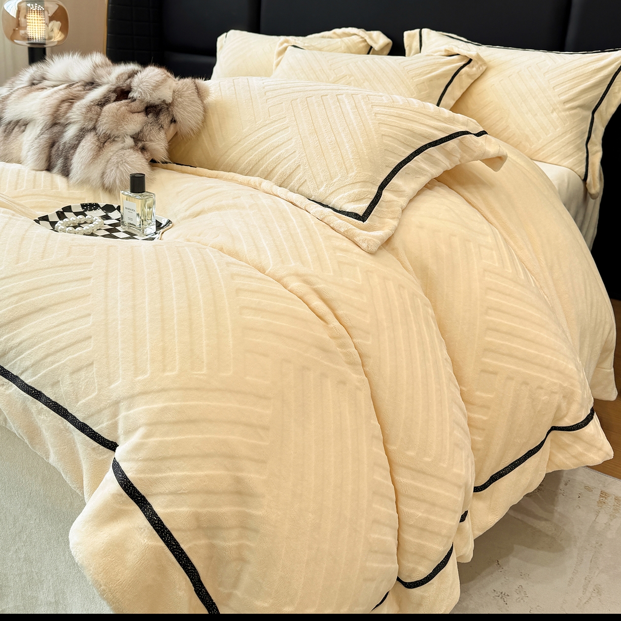 91家纺网 家纺一手货源 找家纺 家居1号家纺 2025新款230克全消光牛奶绒剪花四件套-暖意 暖意-奶白