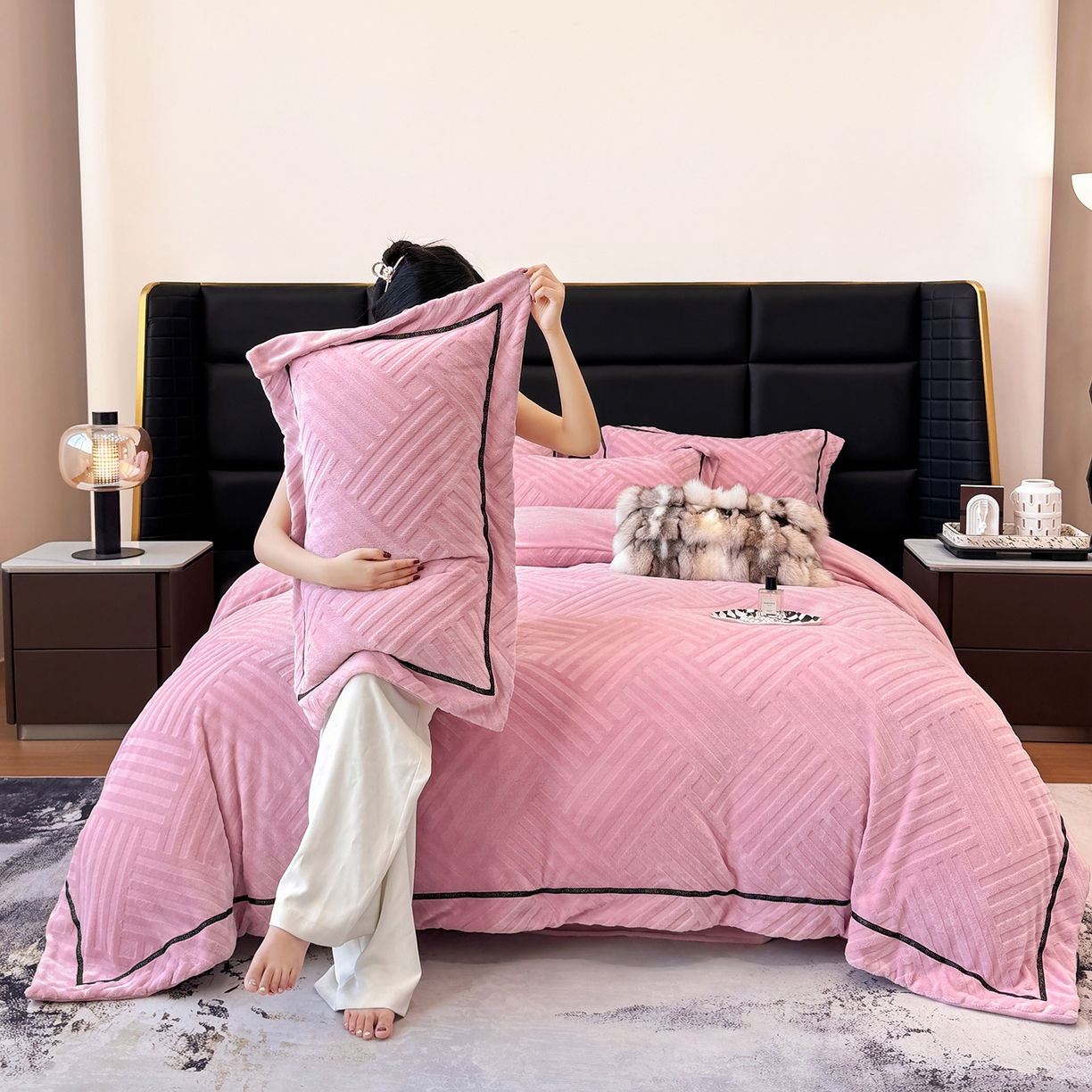 91家纺网 家纺一手货源 找家纺 （总）家居1号家纺 2025新款230克全消光牛奶绒剪花四件套-暖意