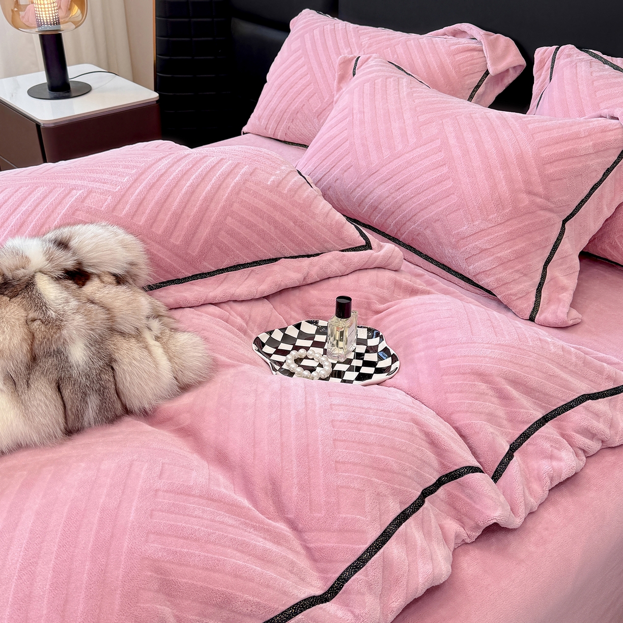 91家纺网 家纺一手货源 找家纺 家居1号家纺 2025新款230克全消光牛奶绒剪花四件套-暖意 暖意-豆沙