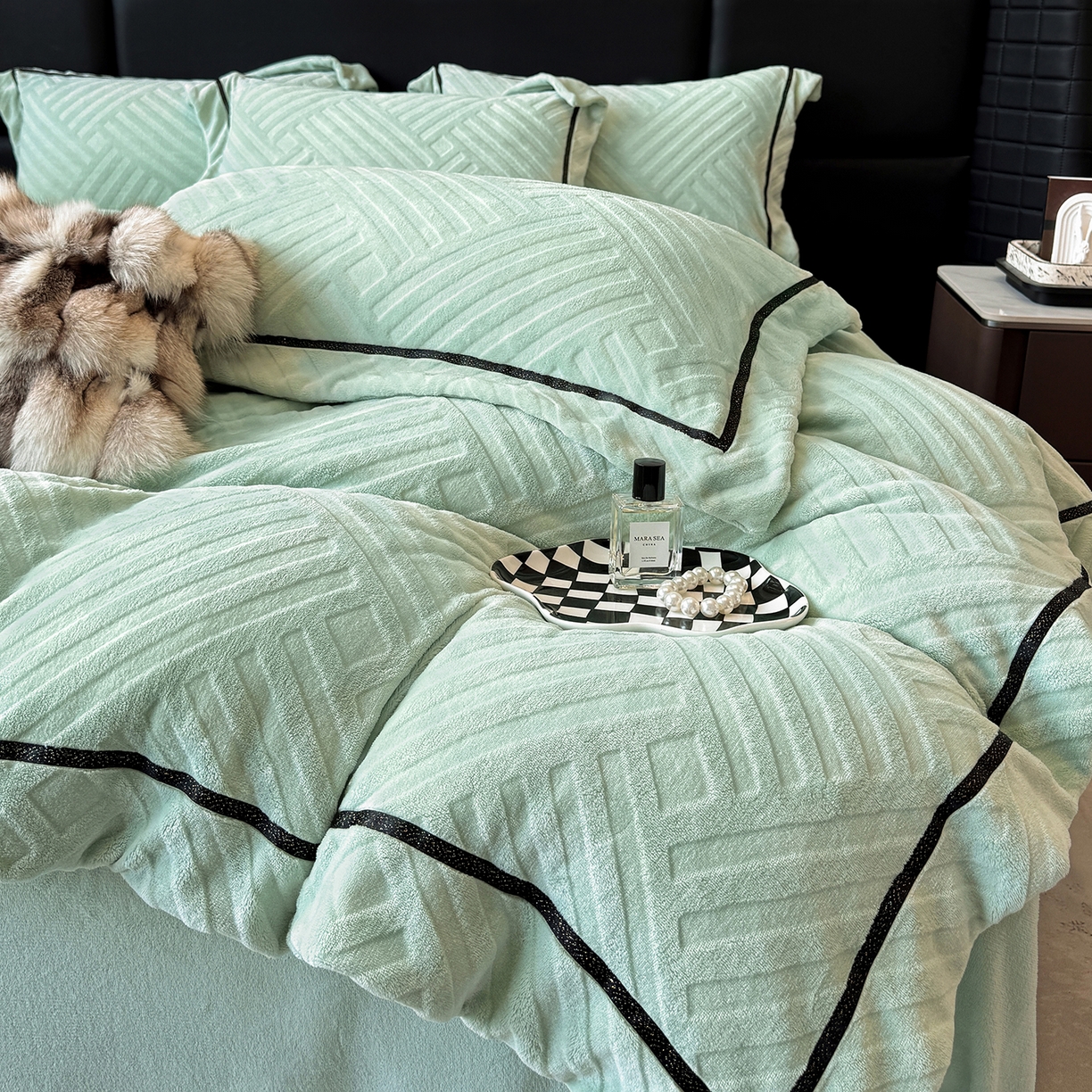 91家纺网 家纺一手货源 找家纺 家居1号家纺 2025新款230克全消光牛奶绒剪花四件套-暖意 暖意-果绿