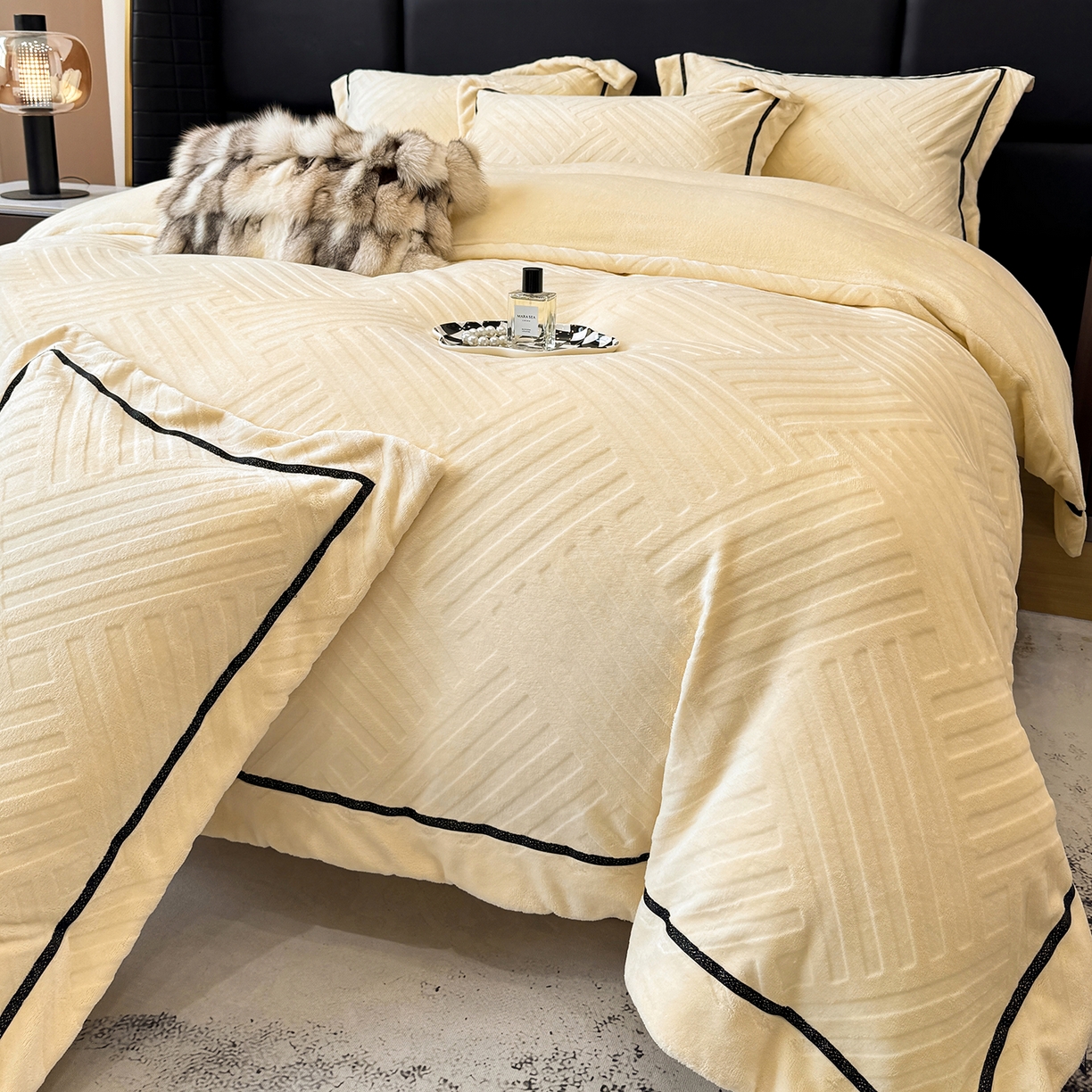 91家纺网 家纺一手货源 找家纺 家居1号家纺 2025新款230克全消光牛奶绒剪花四件套-暖意 暖意-奶白