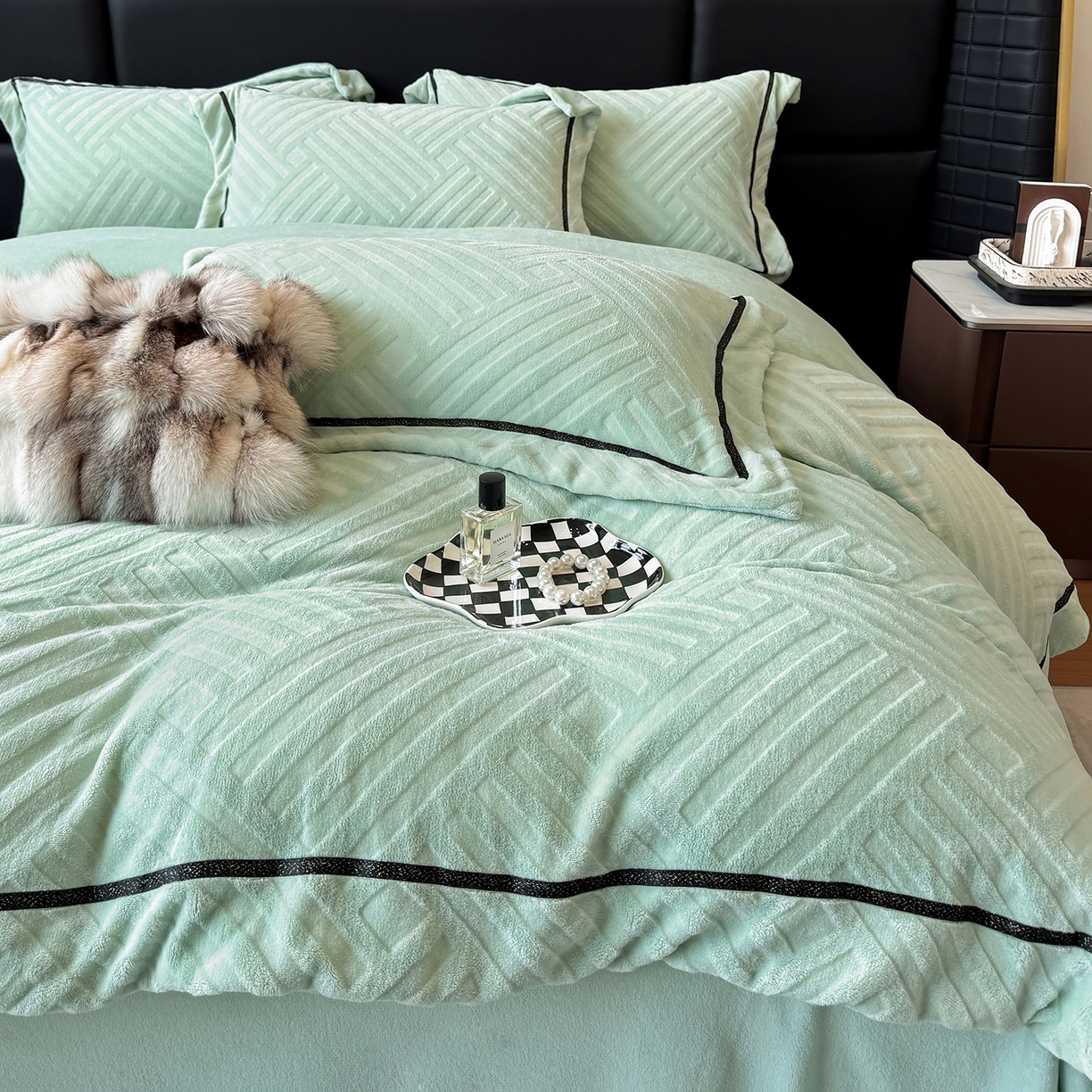 91家纺网 家纺一手货源 找家纺 家居1号家纺 2025新款230克全消光牛奶绒剪花四件套-暖意 暖意-果绿