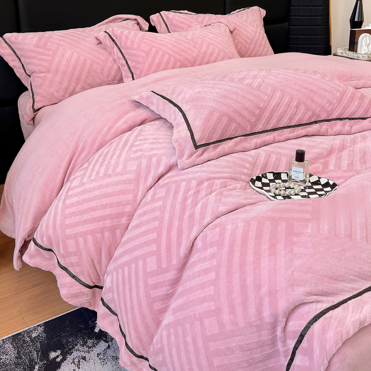 91家纺网 家纺一手货源 找家纺 （总）家居1号家纺 2025新款230克全消光牛奶绒剪花四件套-暖意