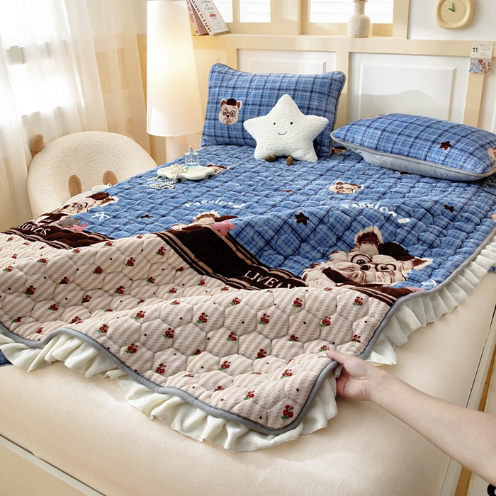 91家纺网 家纺一手货源 找家纺 情煊家纺 2025新款保暖牛奶绒夹棉床笠-花边款 西高地