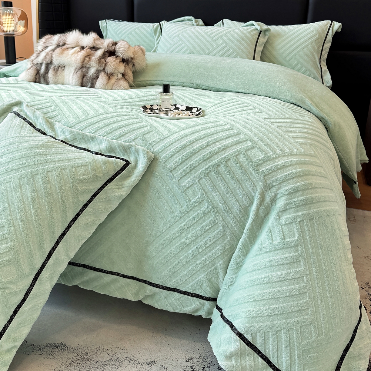 91家纺网 家纺一手货源 找家纺 家居1号家纺 2025新款230克全消光牛奶绒剪花四件套-暖意 暖意-果绿