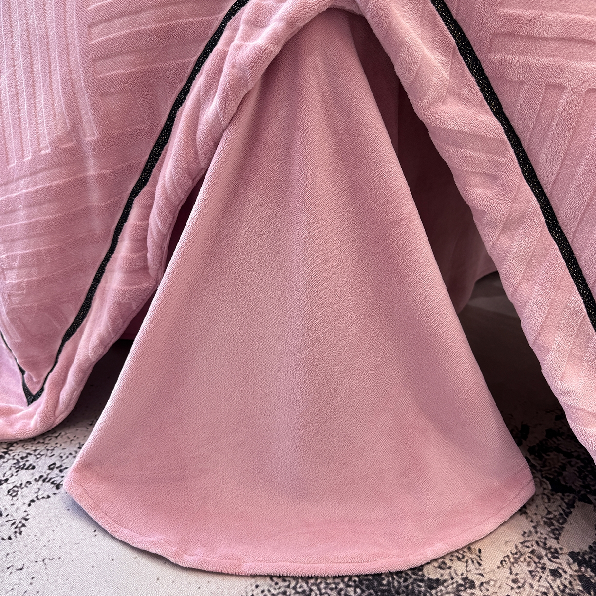 91家纺网 家纺一手货源 找家纺 （总）家居1号家纺 2025新款230克全消光牛奶绒剪花四件套-暖意