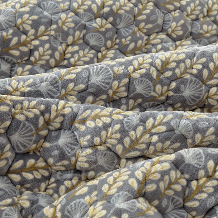 91家纺网 家纺一手货源 找家纺 情煊家纺 2025新款保暖牛奶绒夹棉床笠-花边款 银杏叶