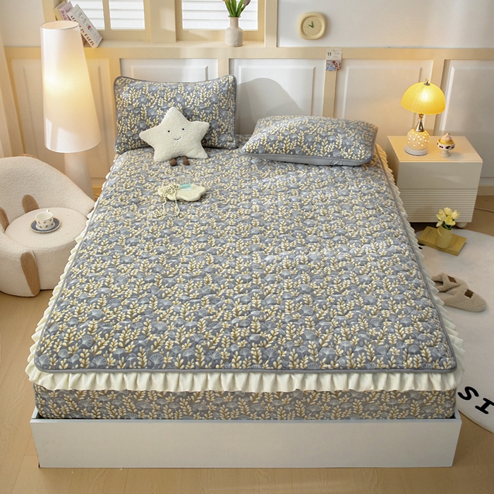 91家纺网 家纺一手货源 找家纺 情煊家纺 2025新款保暖牛奶绒夹棉床笠-花边款 银杏叶