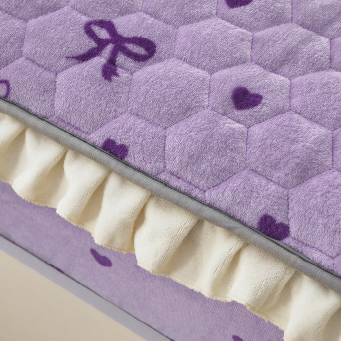 91家纺网 家纺一手货源 找家纺 情煊家纺 2025新款保暖牛奶绒夹棉床笠-花边款 紫爱心