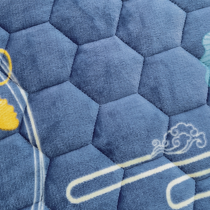 91家纺网 家纺一手货源 找家纺 情煊家纺 2025新款保暖牛奶绒夹棉床笠-花边款 三生有杏