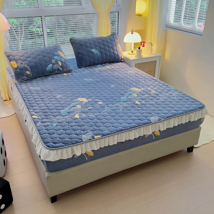 91家纺网 家纺一手货源 找家纺 情煊家纺 2025新款保暖牛奶绒夹棉床笠-花边款 三生有杏