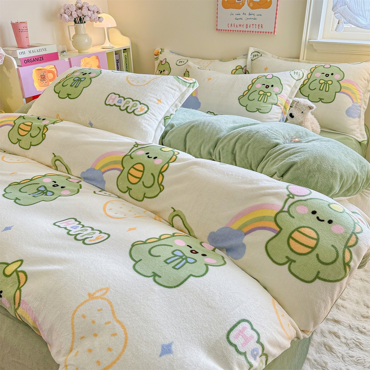 91家纺网 家纺一手货源 找家纺 名兮家居 2025秋冬新款加厚高克重牛奶绒单被套 彩虹奶龙