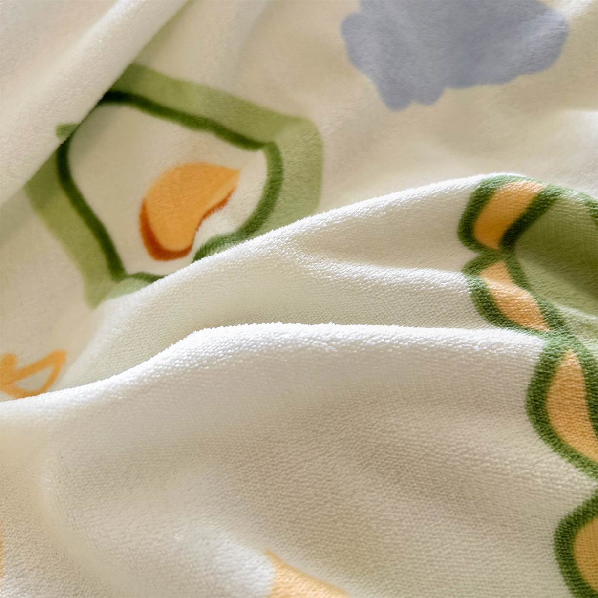 91家纺网 家纺一手货源 找家纺 名兮家居 2025秋冬新款加厚高克重牛奶绒单被套 彩虹奶龙