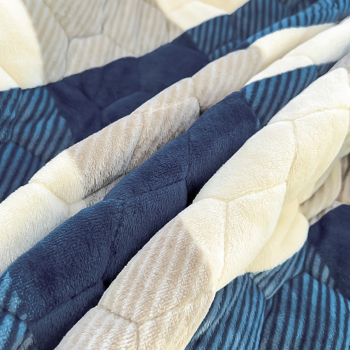 91家纺网 家纺一手货源 找家纺 情煊家纺 2025新款保暖牛奶绒夹棉床笠-花边款 蓝大格