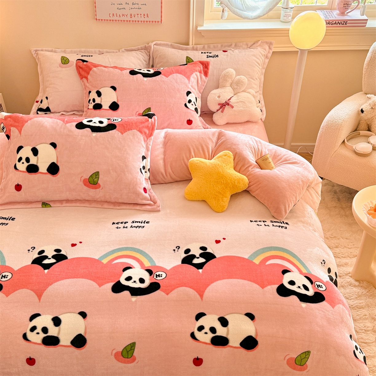 91家纺网 家纺一手货源 找家纺 名兮家居 2025秋冬新款加厚高克重牛奶绒单被套 彩虹熊猫-粉