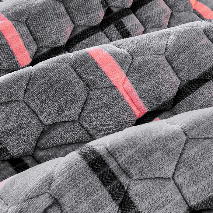 91家纺网 家纺一手货源 找家纺 情煊家纺 2025新款保暖牛奶绒夹棉床笠-花边款 乐拼字母