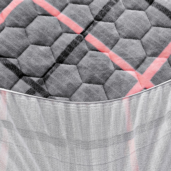 91家纺网 家纺一手货源 找家纺 情煊家纺 2025新款保暖牛奶绒夹棉床笠-花边款 乐拼字母