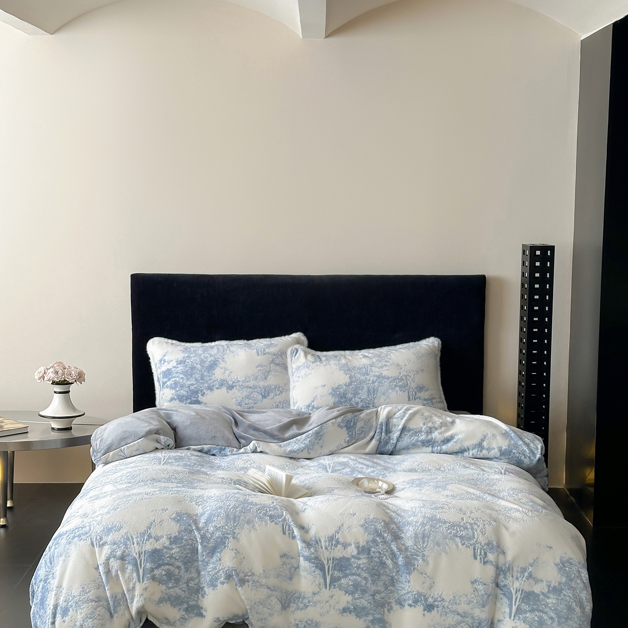 91家纺网 家纺一手货源 找家纺 梦享生活家居 2025新款轻奢牛奶绒四件套系列 莫奈蓝