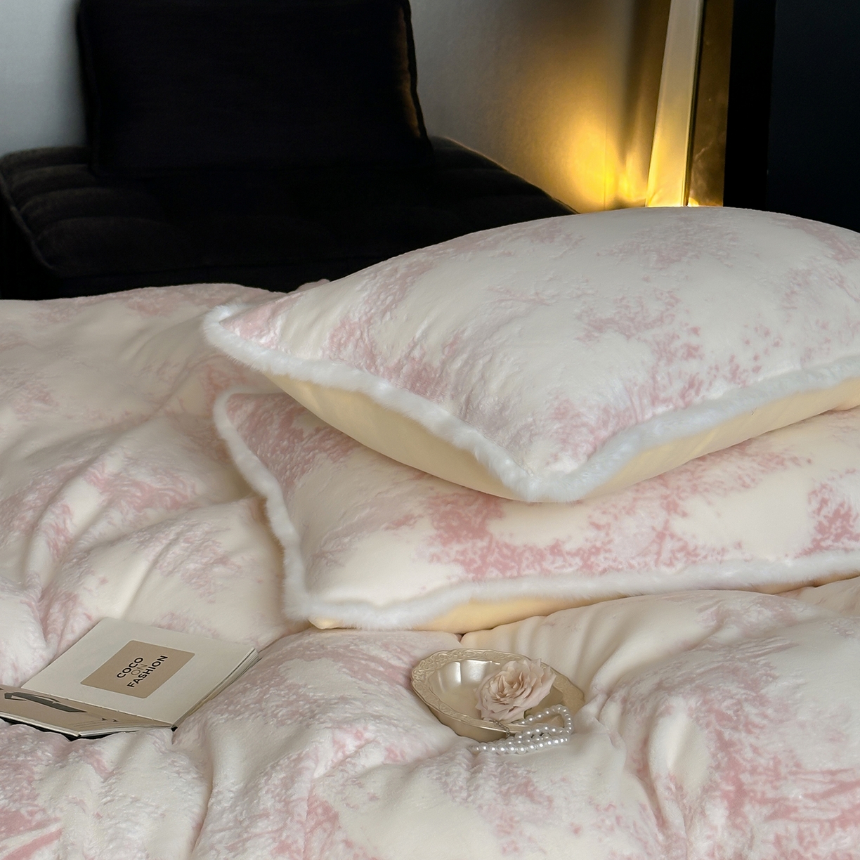 91家纺网 家纺一手货源 找家纺 梦享生活家居 2025新款轻奢牛奶绒四件套系列 莫奈粉