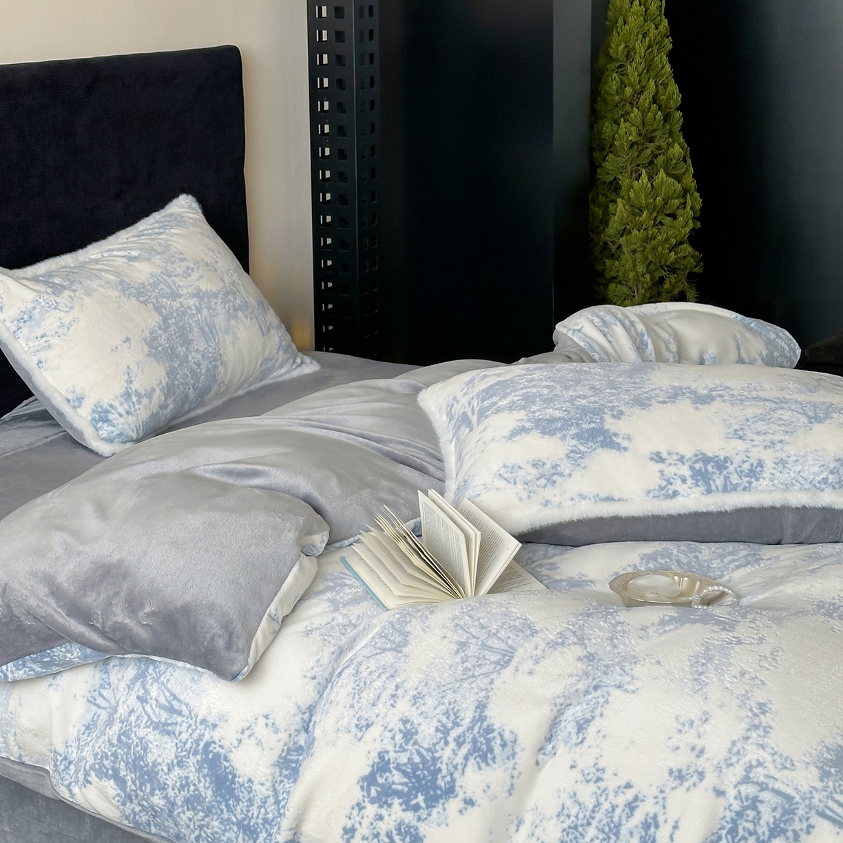 91家纺网 家纺一手货源 找家纺 梦享生活家居 2025新款轻奢牛奶绒四件套系列 莫奈蓝