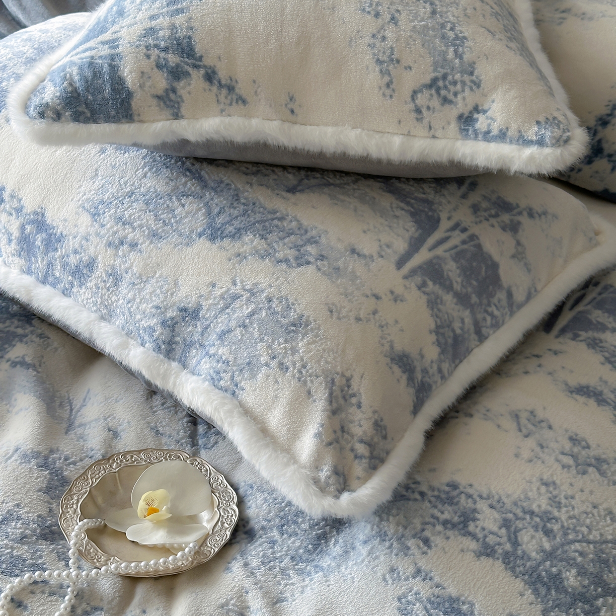 91家纺网 家纺一手货源 找家纺 梦享生活家居 2025新款轻奢牛奶绒四件套系列 莫奈蓝