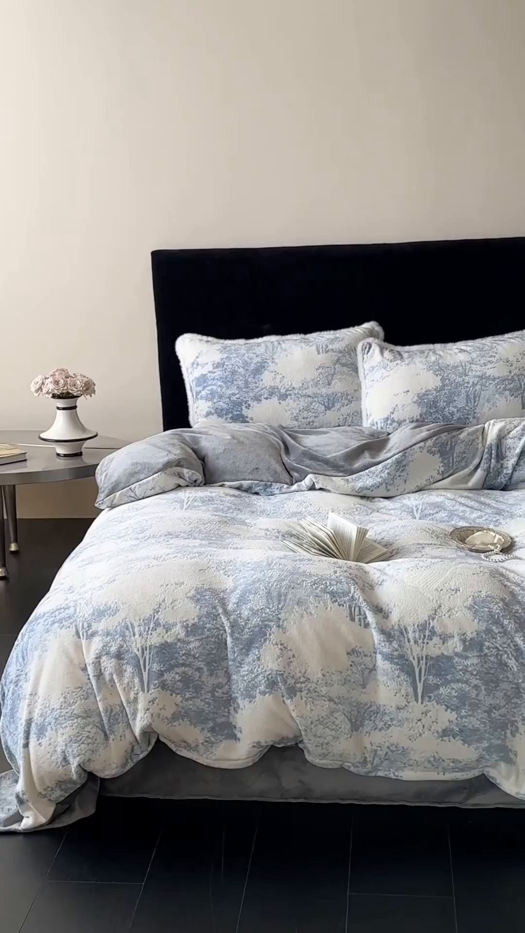 91家纺网 家纺一手货源 找家纺 梦享生活家居 2025新款轻奢牛奶绒四件套系列 莫奈蓝
