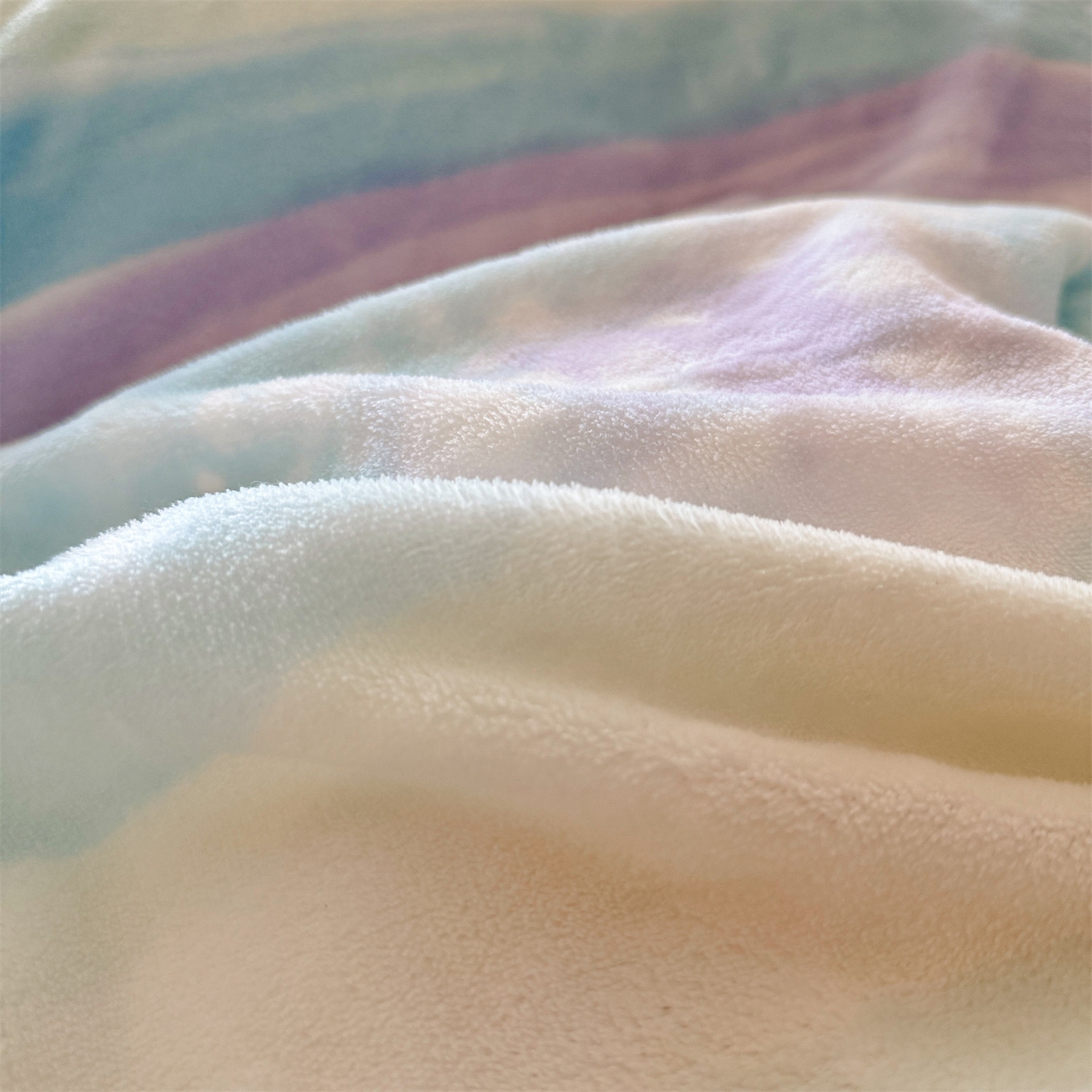 91家纺网 家纺一手货源 找家纺 名兮家居 2025秋冬新款加厚高克重牛奶绒单被套 彩色的梦