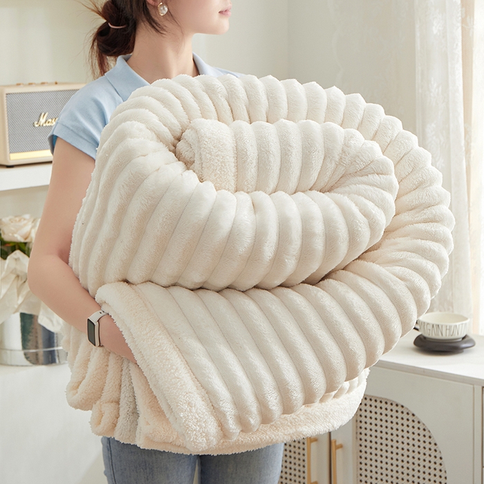 91家纺网 家纺一手货源 找家纺 楼兰公主毛毯专供 2025新款大抽条+羊羔绒绒毯盖毯毯子 双层大抽条+羊羔绒绒毯-雪白