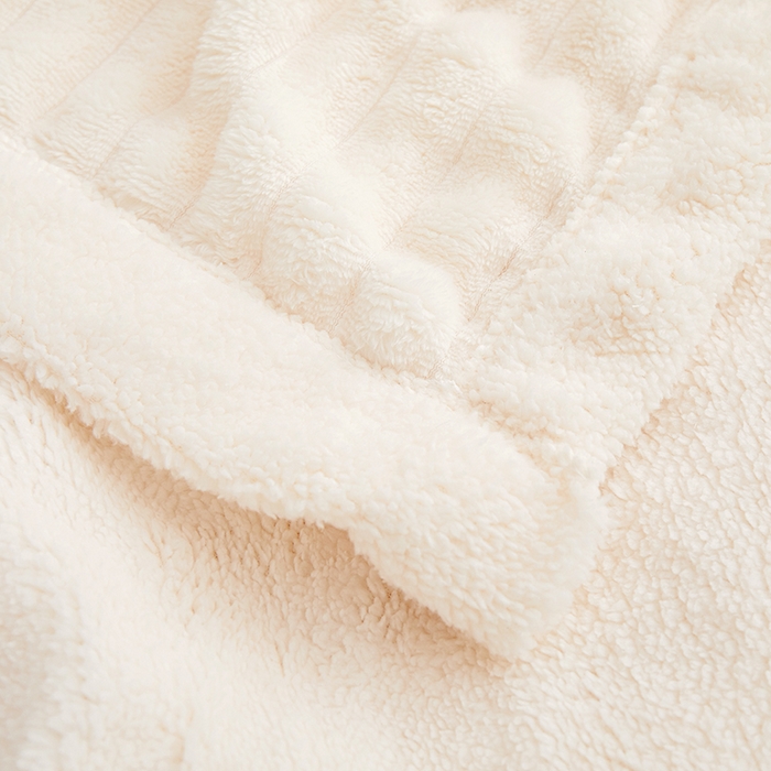 91家纺网 家纺一手货源 找家纺 楼兰公主毛毯专供 2025新款大抽条+羊羔绒绒毯盖毯毯子 双层大抽条+羊羔绒绒毯-雪白