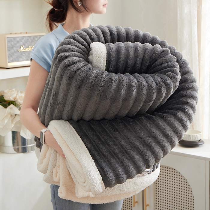 楼兰公主毛毯专供 2025新款大抽条+羊羔绒绒毯盖毯毯子 双层大抽条+羊羔绒绒毯-深灰