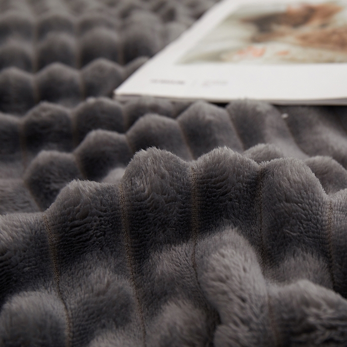 91家纺网 家纺一手货源 找家纺 楼兰公主毛毯专供 2025新款大抽条+羊羔绒绒毯盖毯毯子 双层大抽条+羊羔绒绒毯-深灰