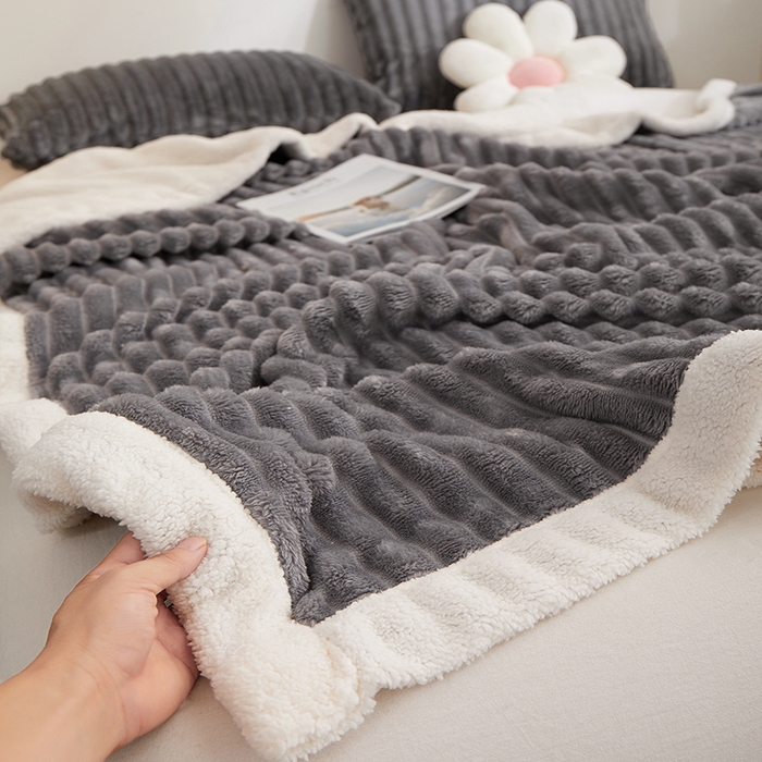 91家纺网 家纺一手货源 找家纺 楼兰公主毛毯专供 2025新款大抽条+羊羔绒绒毯盖毯毯子 双层大抽条+羊羔绒绒毯-浅灰