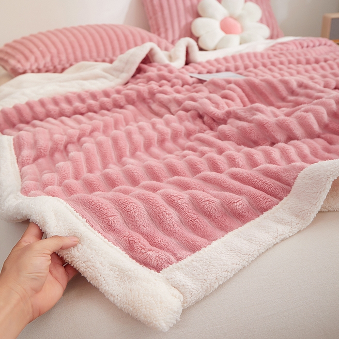 91家纺网 家纺一手货源 找家纺 楼兰公主毛毯专供 2025新款大抽条+羊羔绒绒毯盖毯毯子 双层大抽条+羊羔绒绒毯-豆粉