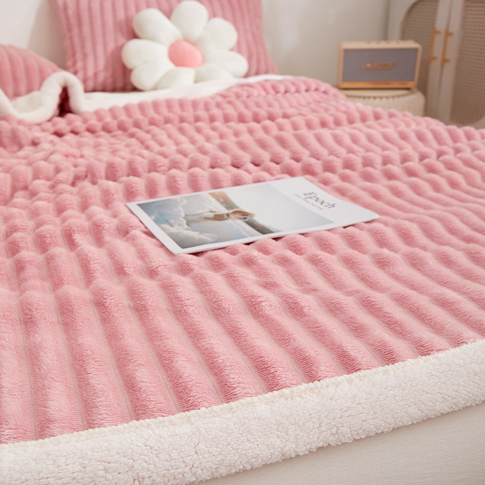 91家纺网 家纺一手货源 找家纺 楼兰公主毛毯专供 2025新款大抽条+羊羔绒绒毯盖毯毯子 双层大抽条+羊羔绒绒毯-豆粉