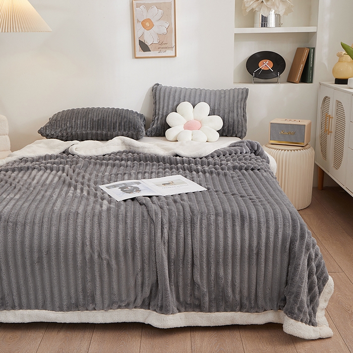 91家纺网 家纺一手货源 找家纺 楼兰公主毛毯专供 2025新款大抽条+羊羔绒绒毯盖毯毯子 双层大抽条+羊羔绒绒毯-浅灰